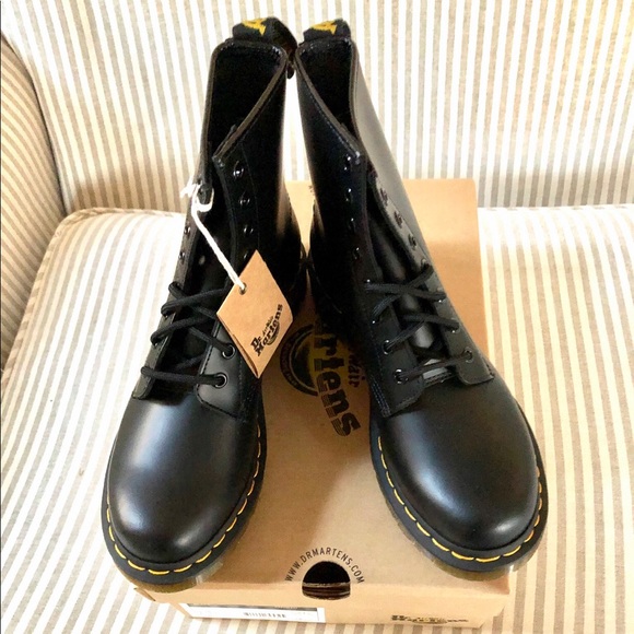dr martens 1460 black smooth women's